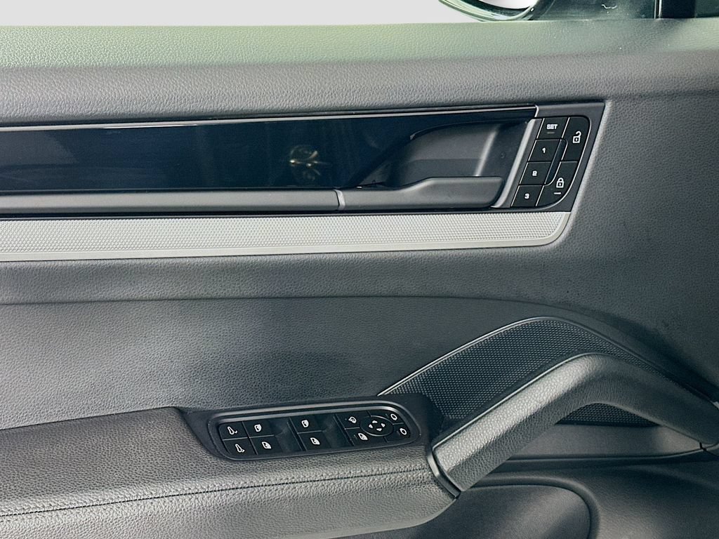 Certified 2024 Porsche Cayenne AWD/4WD image 20