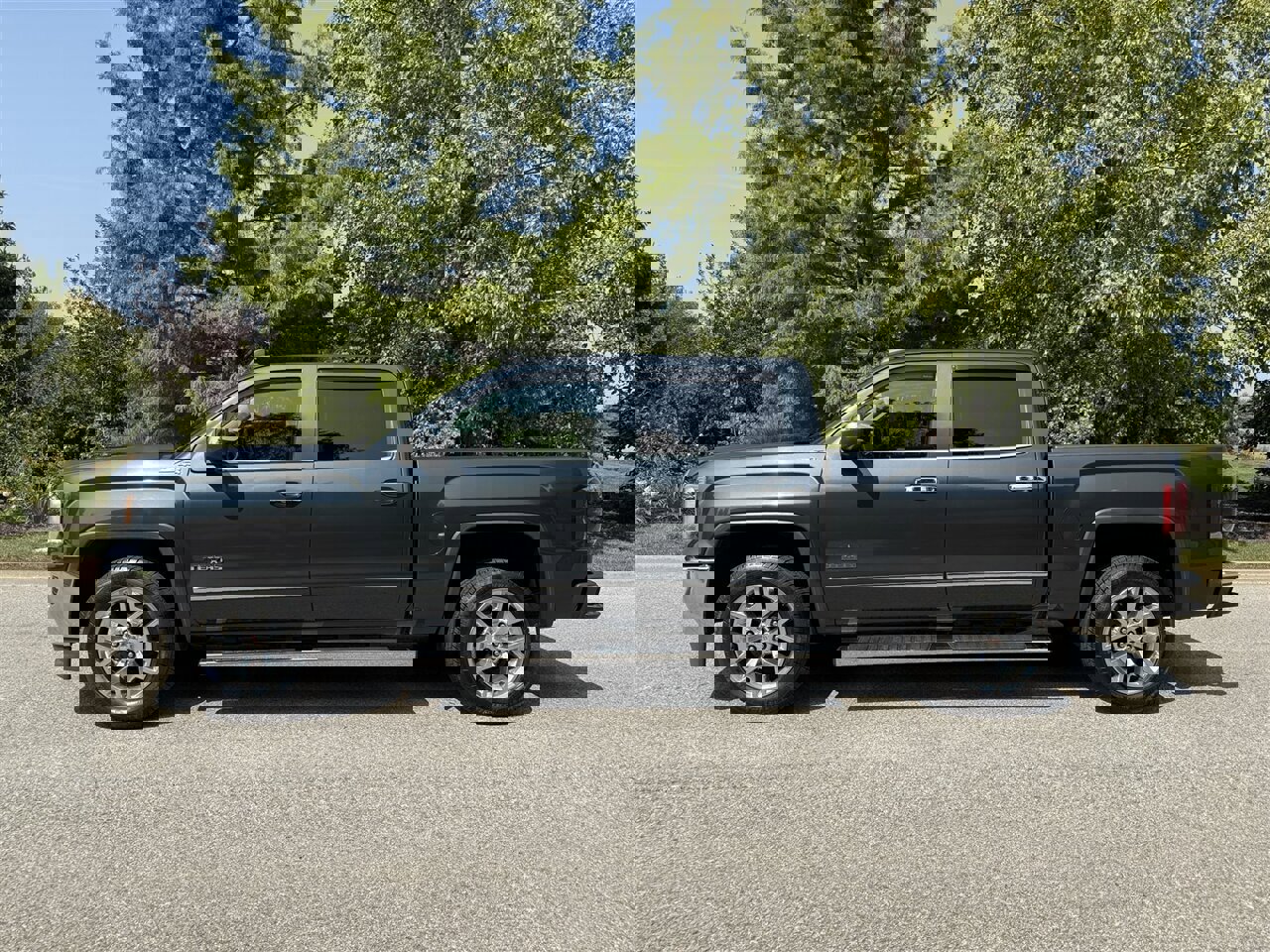 Used 2017 GMC Sierra 1500 SLT w/ Texas SLT Premium Package image 2