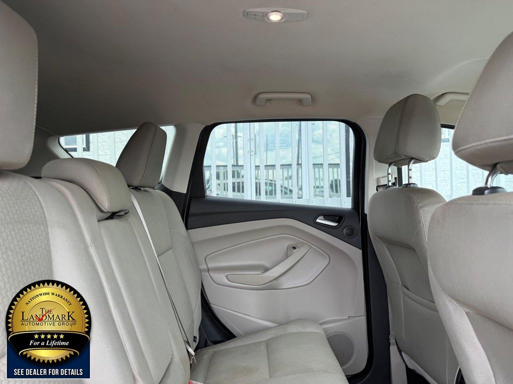 Used 2017 Ford Escape SE w/ Equipment Group 201A FWD image 15
