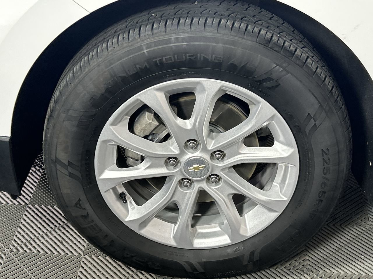 Used 2021 Chevrolet Equinox LT w/ LPO, Floor Liner Package image 9