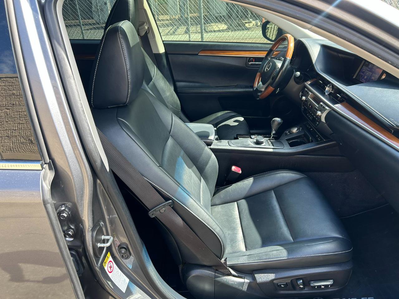 Used 2013 Lexus ES 300h w/ Premium Pkg FWD image 17