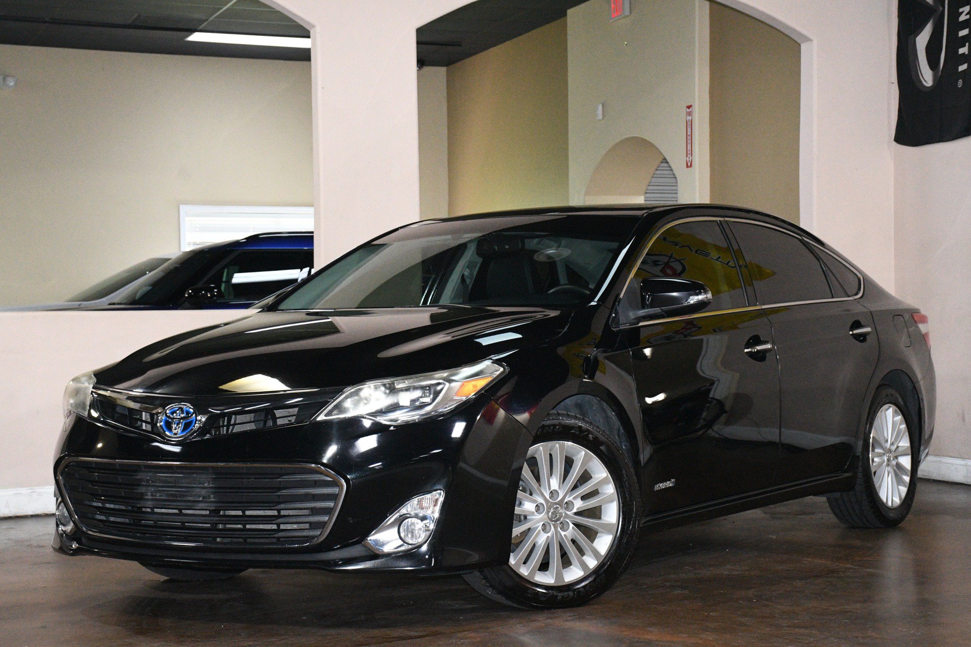Used 2015 Toyota Avalon XLE Touring FWD image 4