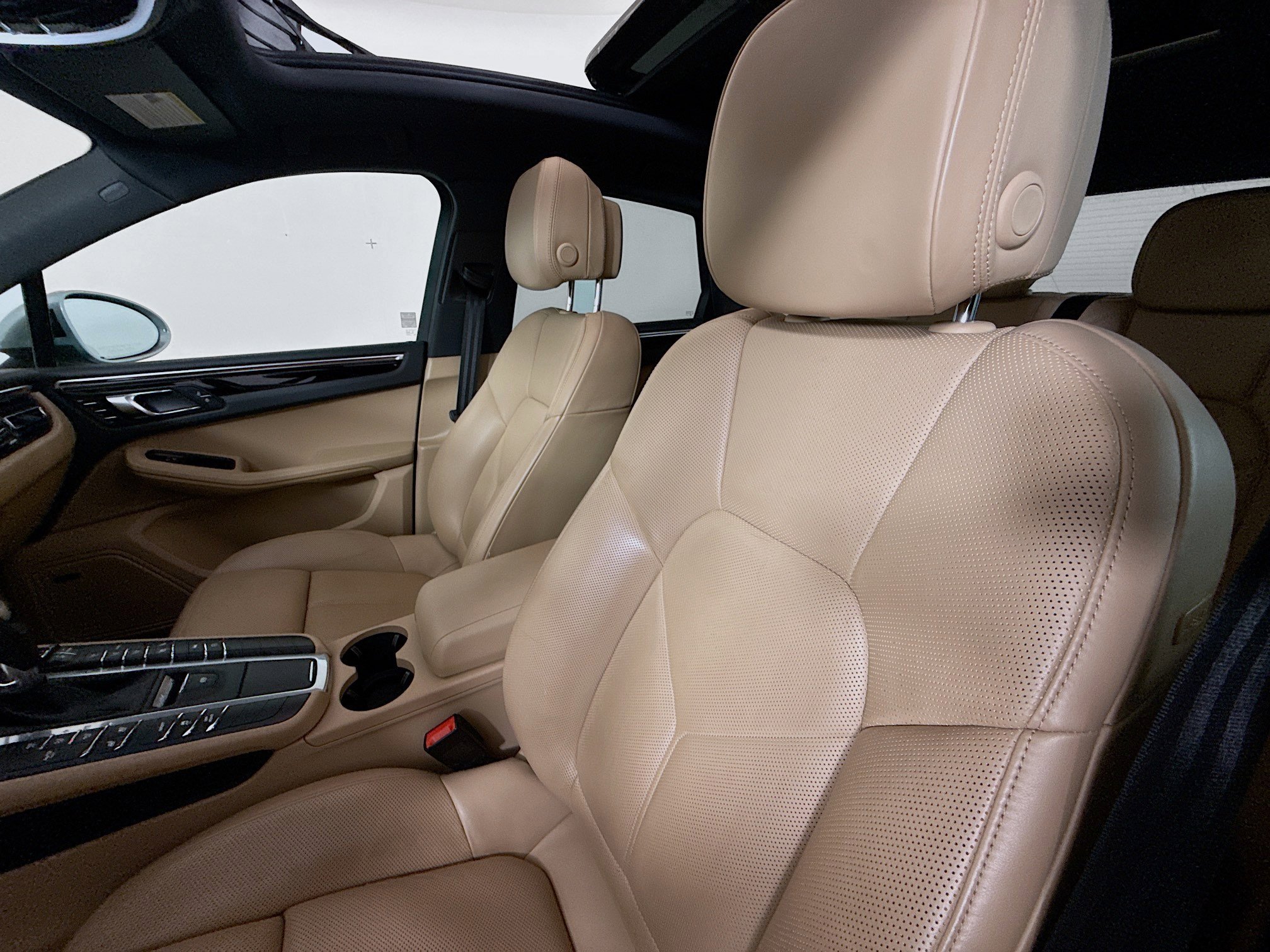 Used 2020 Porsche Macan Base image 11