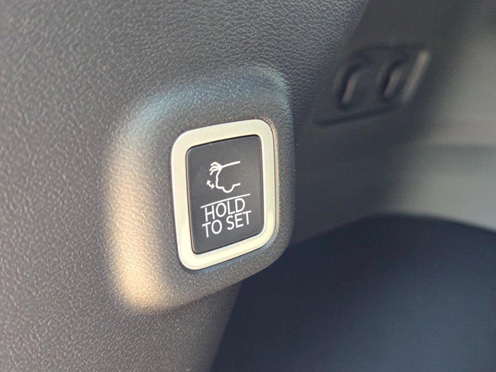 New 2026 Jeep Cherokee Overland w/ Advanced Pro Tech Group AWD/4WD image 18