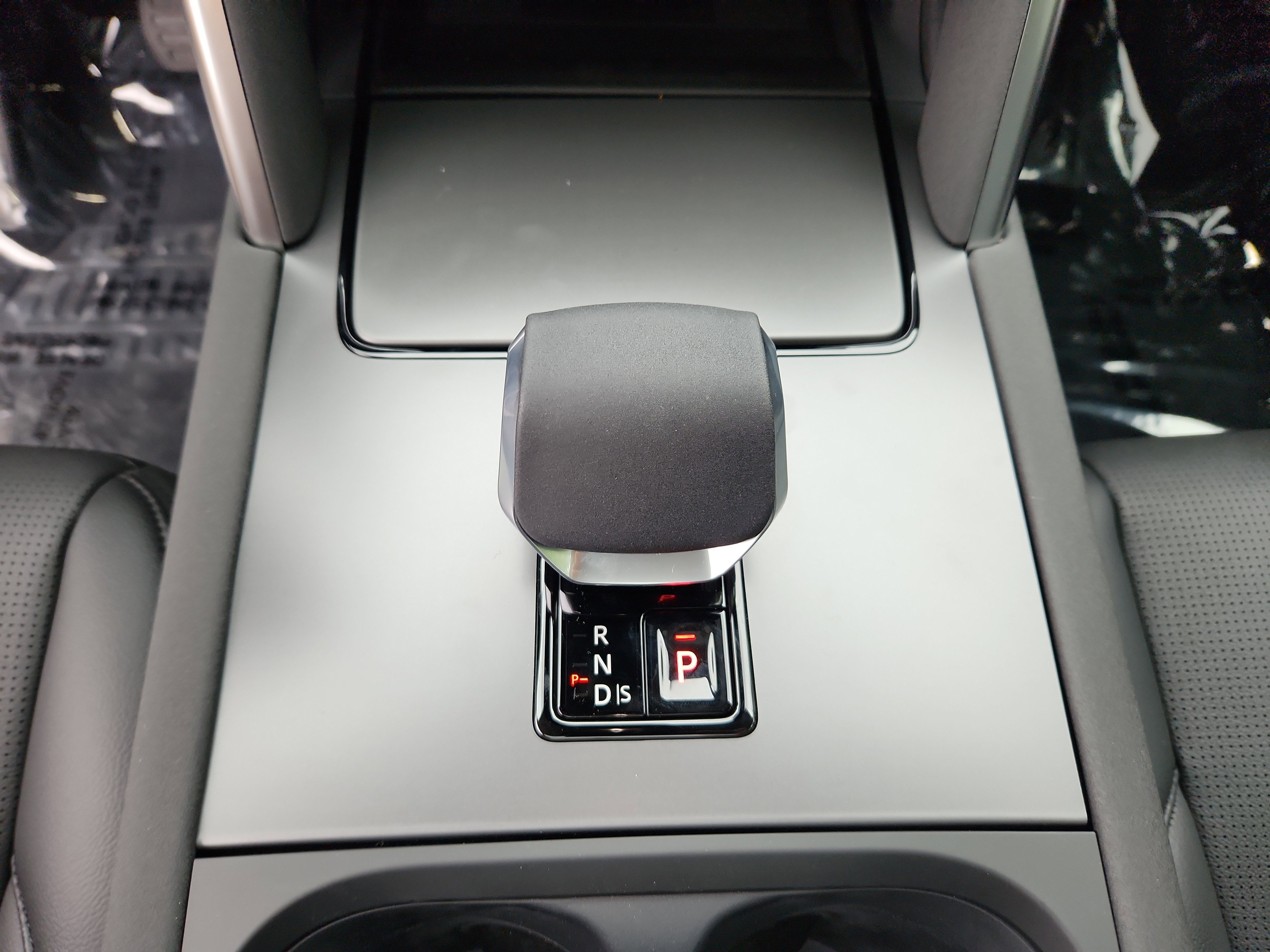 Used 2025 Land Rover Discovery Sport S image 16