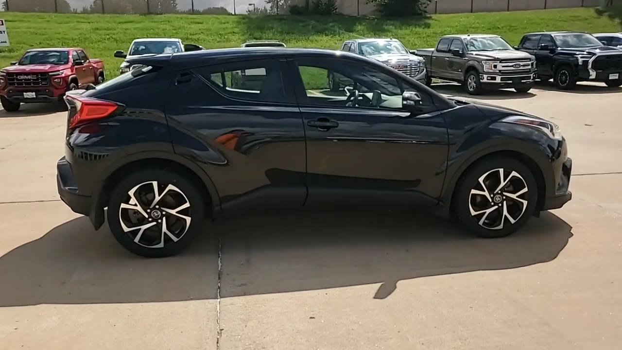 Used 2019 Toyota C-HR XLE FWD image 9
