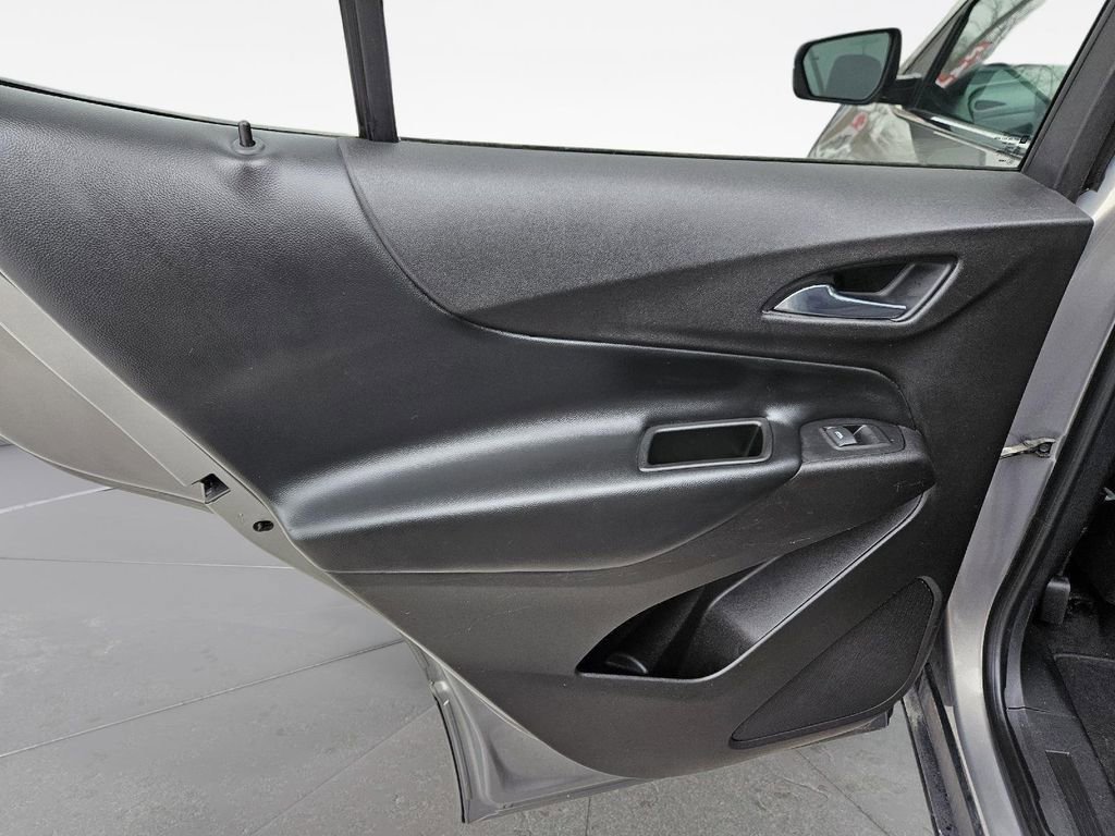 Used 2018 Chevrolet Equinox LT w/ Sun & Infotainment Package image 24