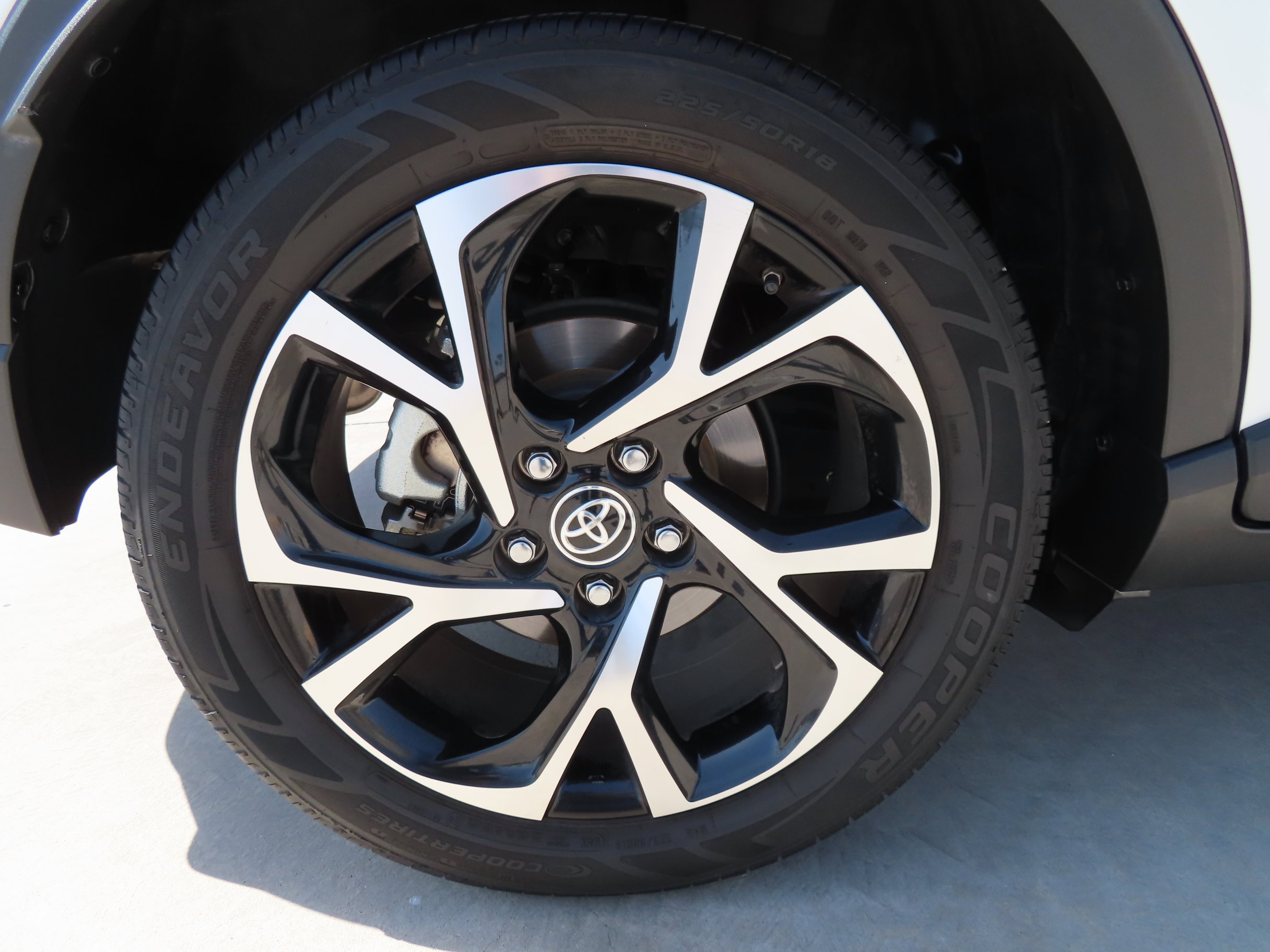 Used 2020 Toyota C-HR XLE image 10