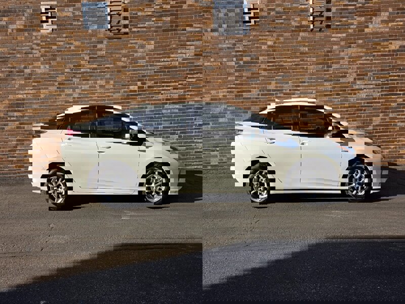 Used 2018 Toyota Prius Four w/ Advanced Technology Package FWD image 5