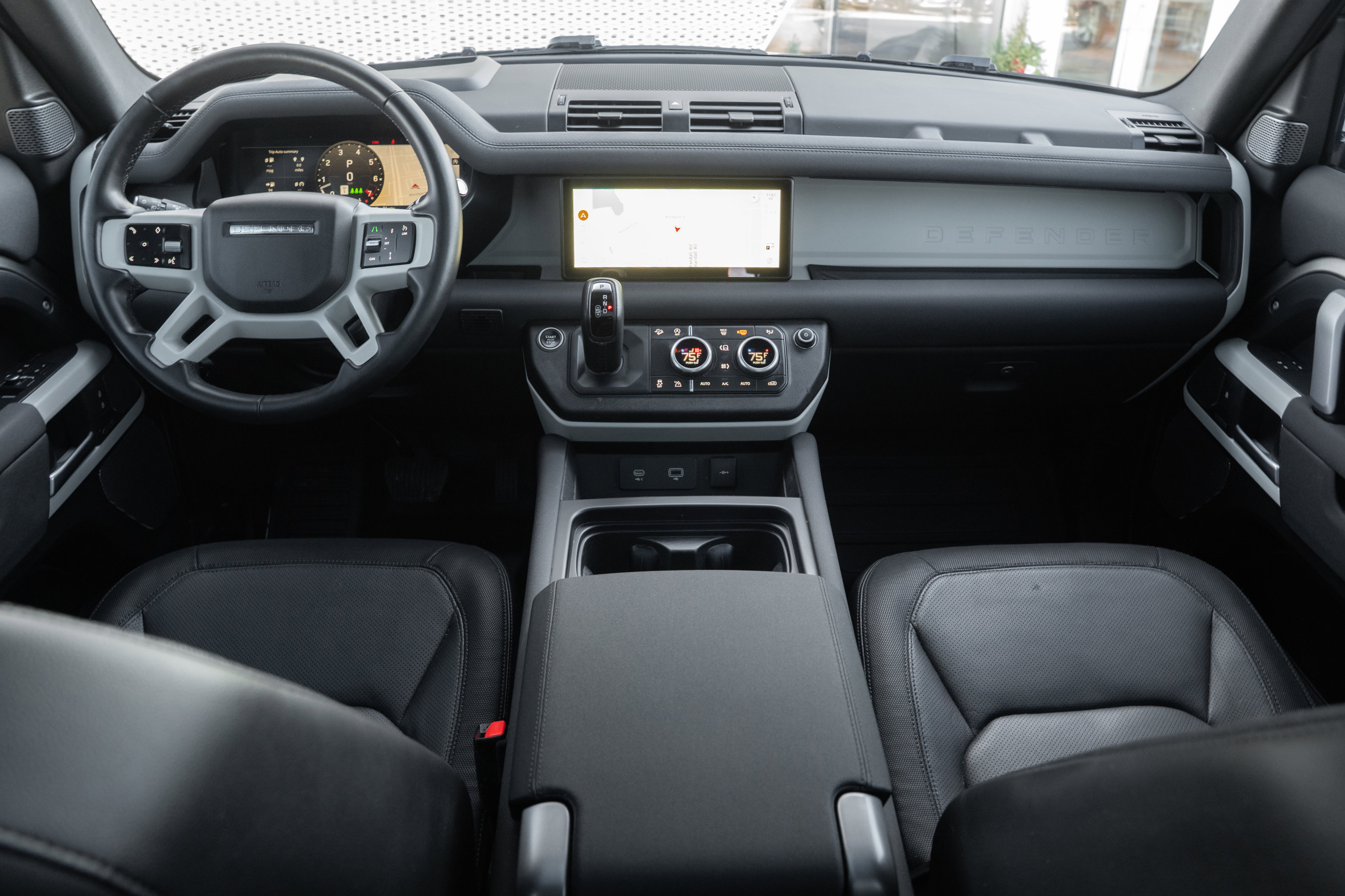 Used 2023 Land Rover Defender 90 X-Dynamic SE image 8