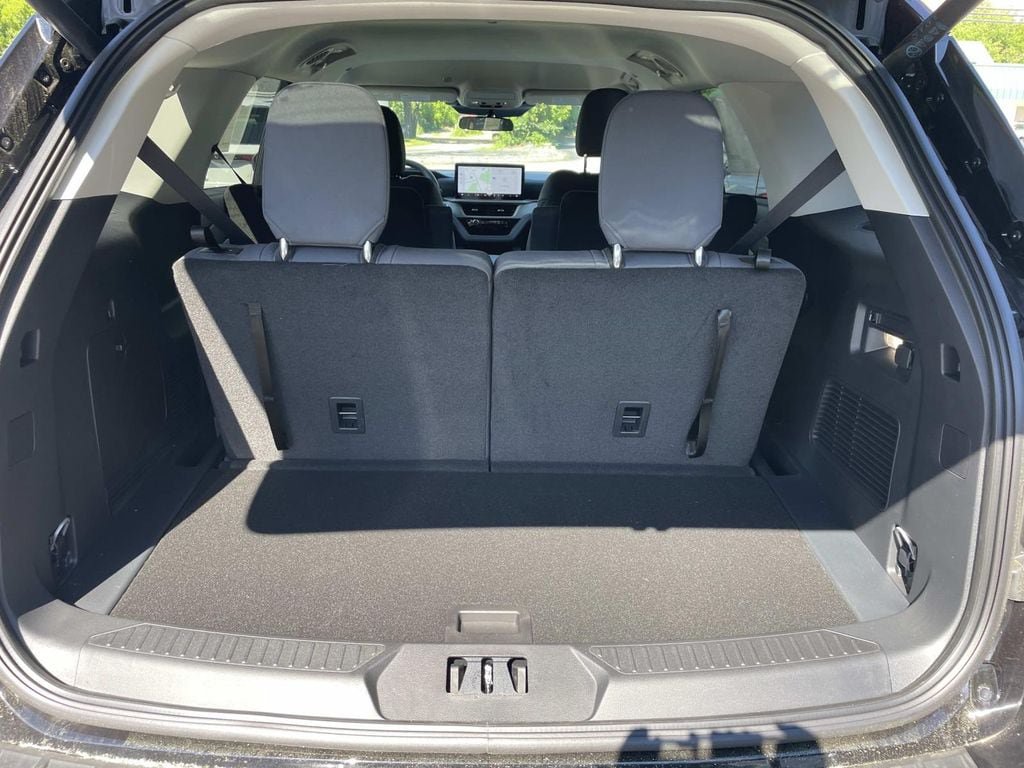 New 2026 Ford Explorer Active AWD/4WD image 4