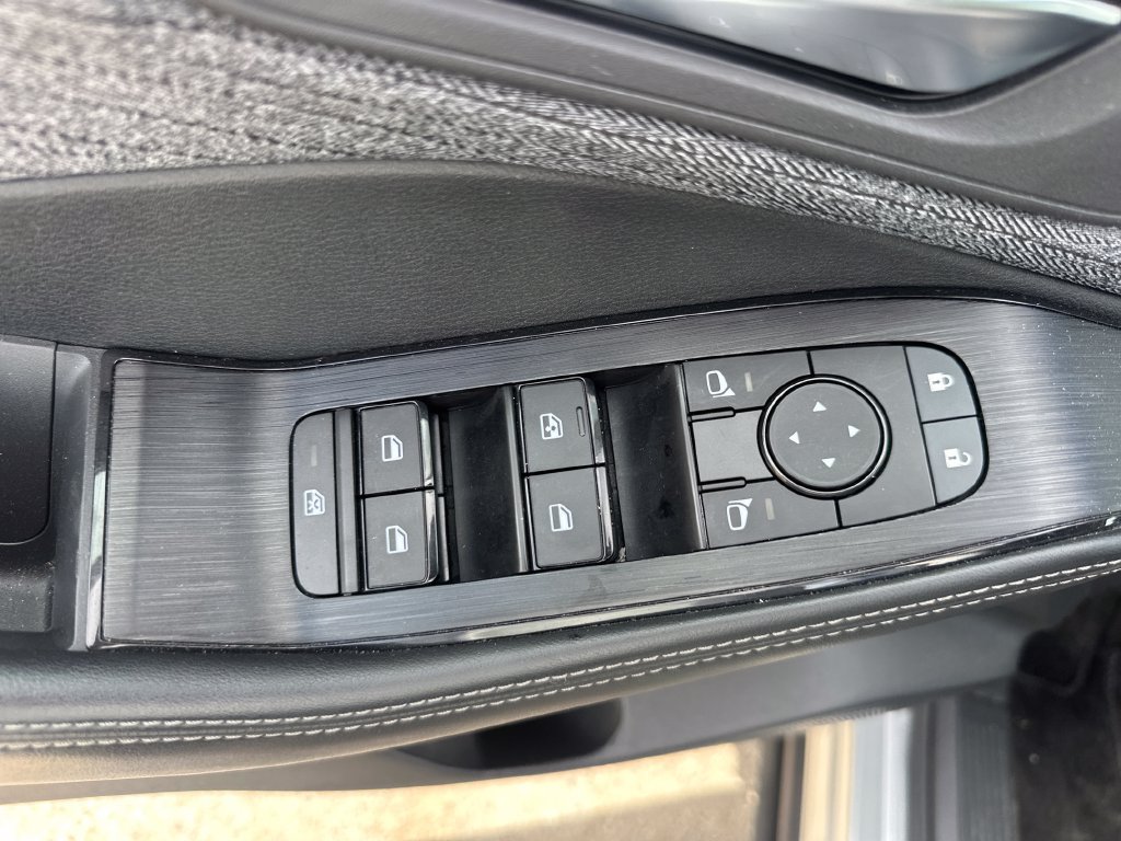 Certified 2023 Nissan Rogue SV FWD image 39