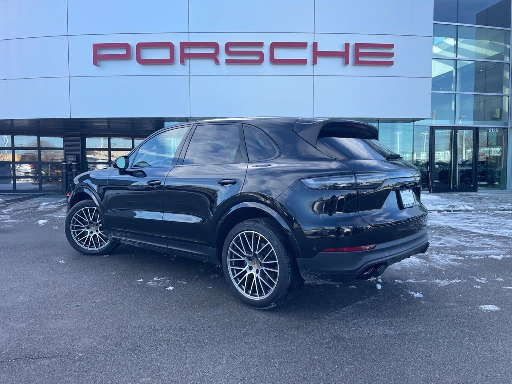 Certified 2023 Porsche Cayenne Platinum Edition image 3