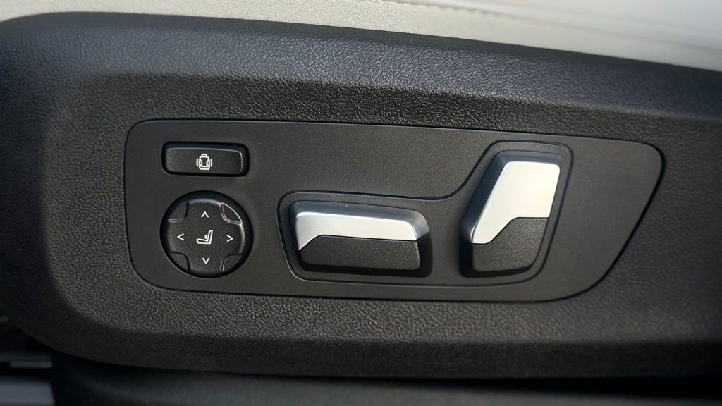 New 2026 BMW X5 xDrive40i w/ M Sport Package image 14