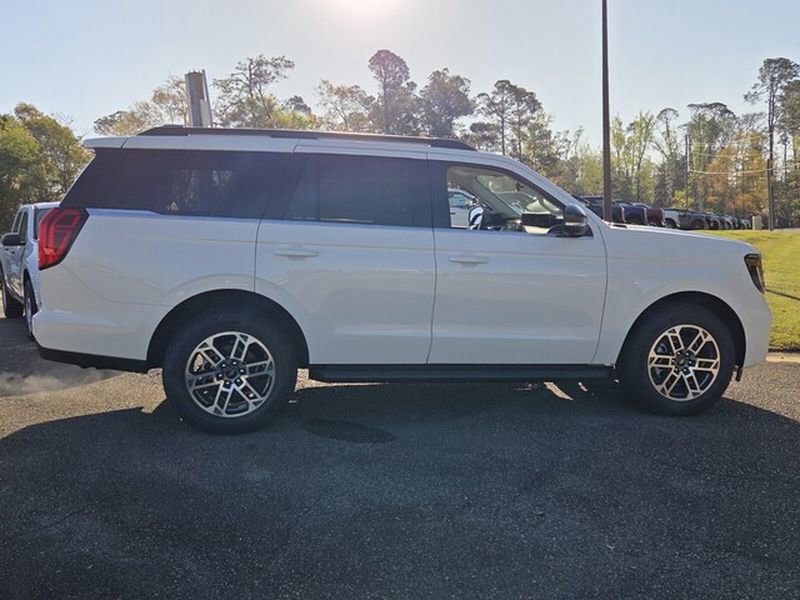 New 2026 Ford Expedition Active image 14