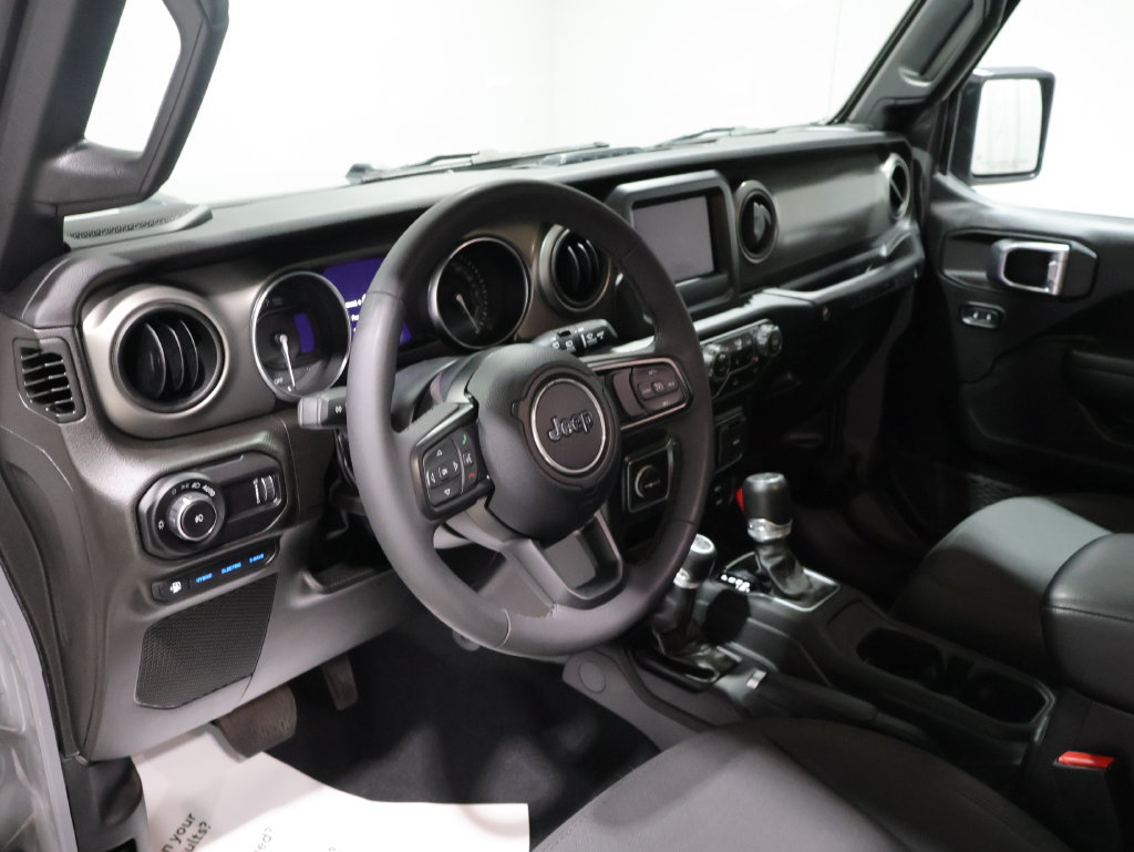 Used 2023 Jeep Wrangler Unlimited w/ Cold Weather Group AWD/4WD image 15