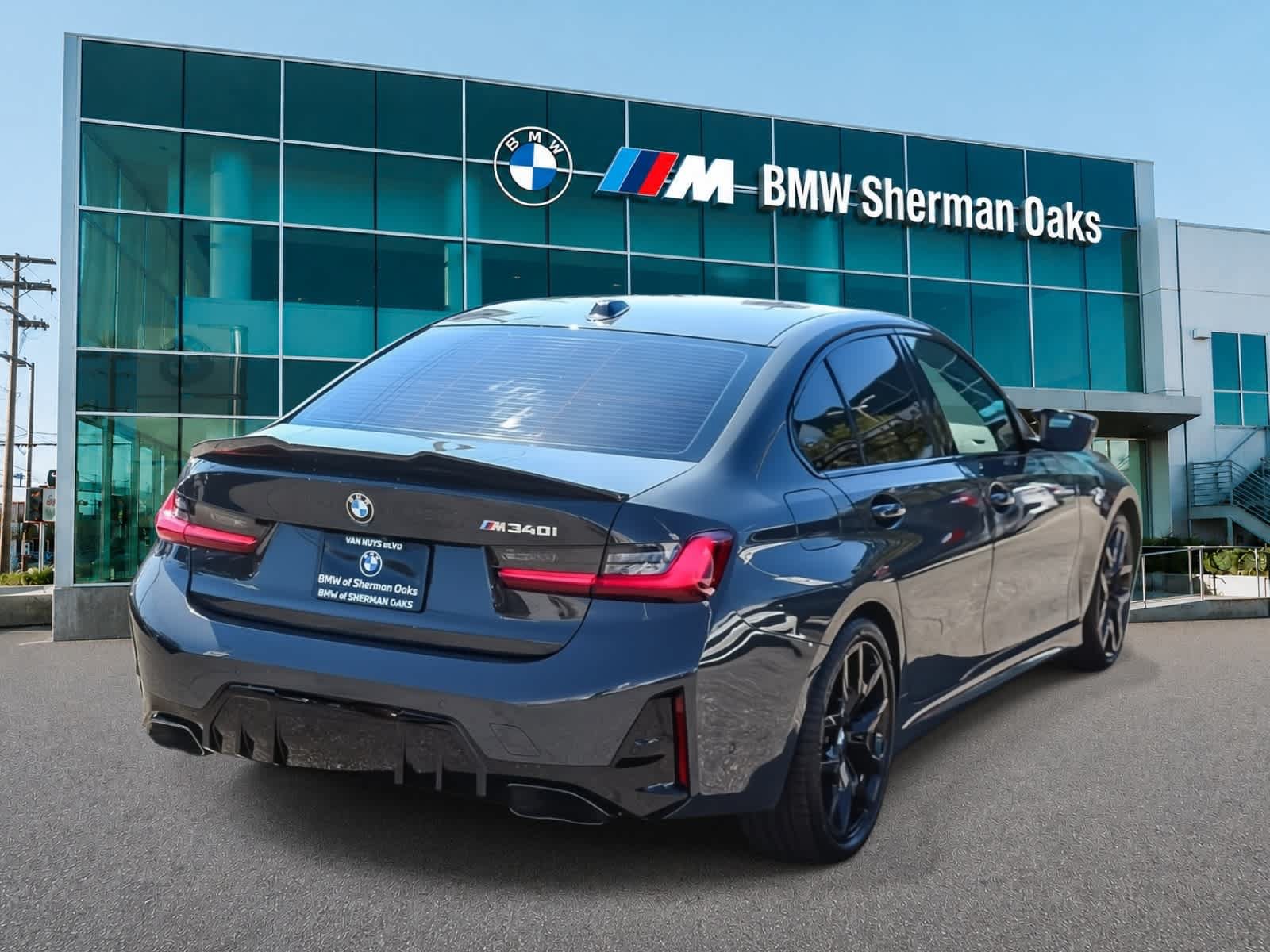 Used 2025 BMW M340i w/ Premium Package RWD image 4