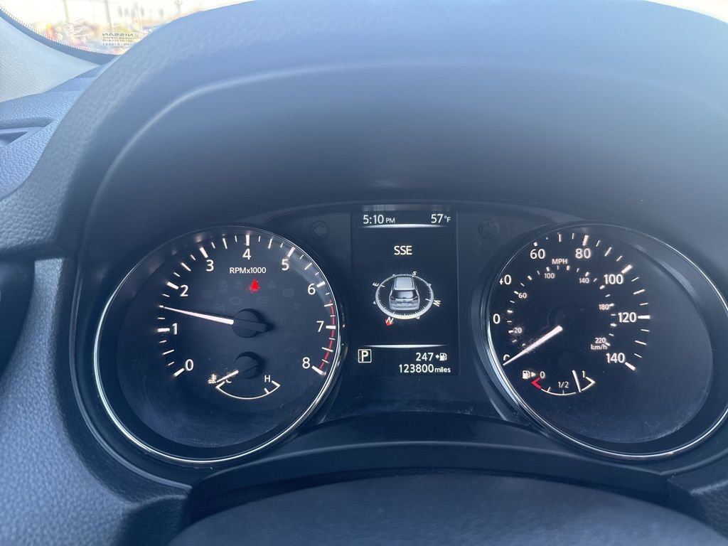 Used 2017 Nissan Rogue SV w/ SV Premium Package image 16