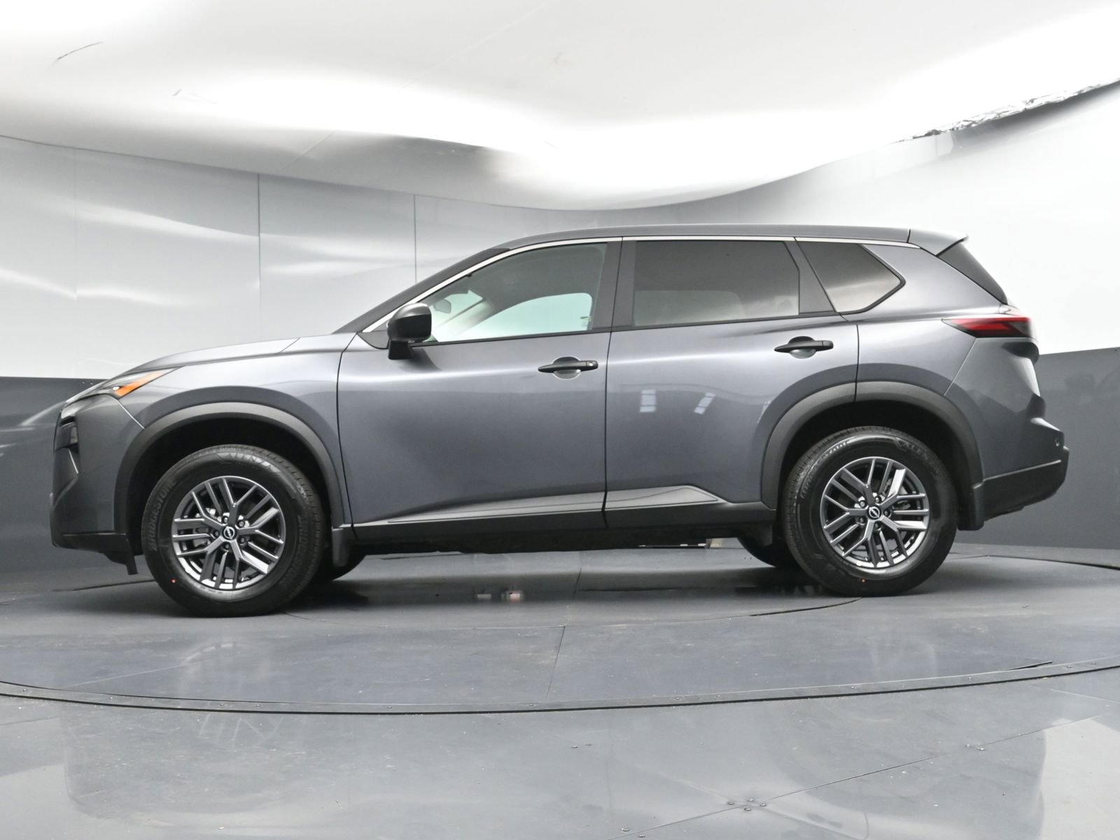 Used 2025 Nissan Rogue S image 26