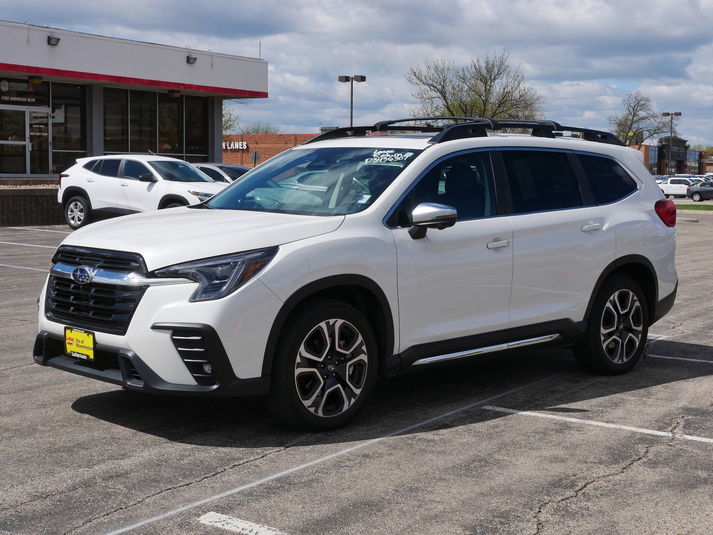 Used 2023 Subaru Ascent Limited w/ Technology Package AWD/4WD image 2