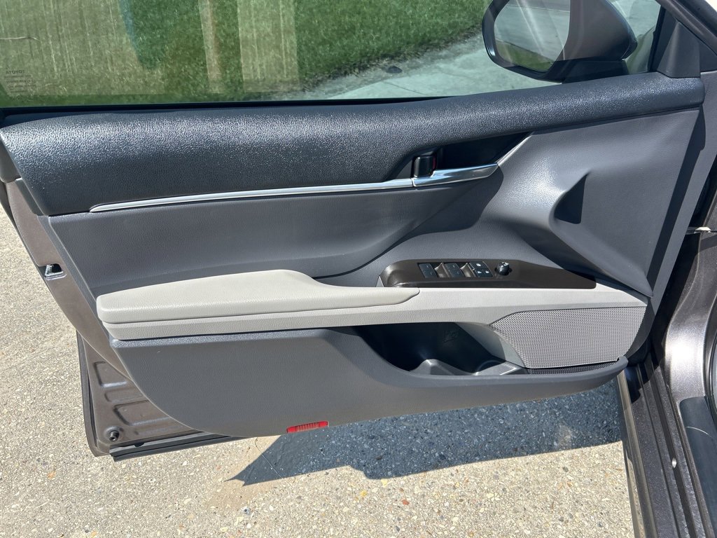 Used 2022 Toyota Camry SE image 12