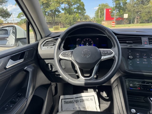 Used 2023 Volkswagen Tiguan SE w/ Panoramic Sunroof Package AWD/4WD image 15