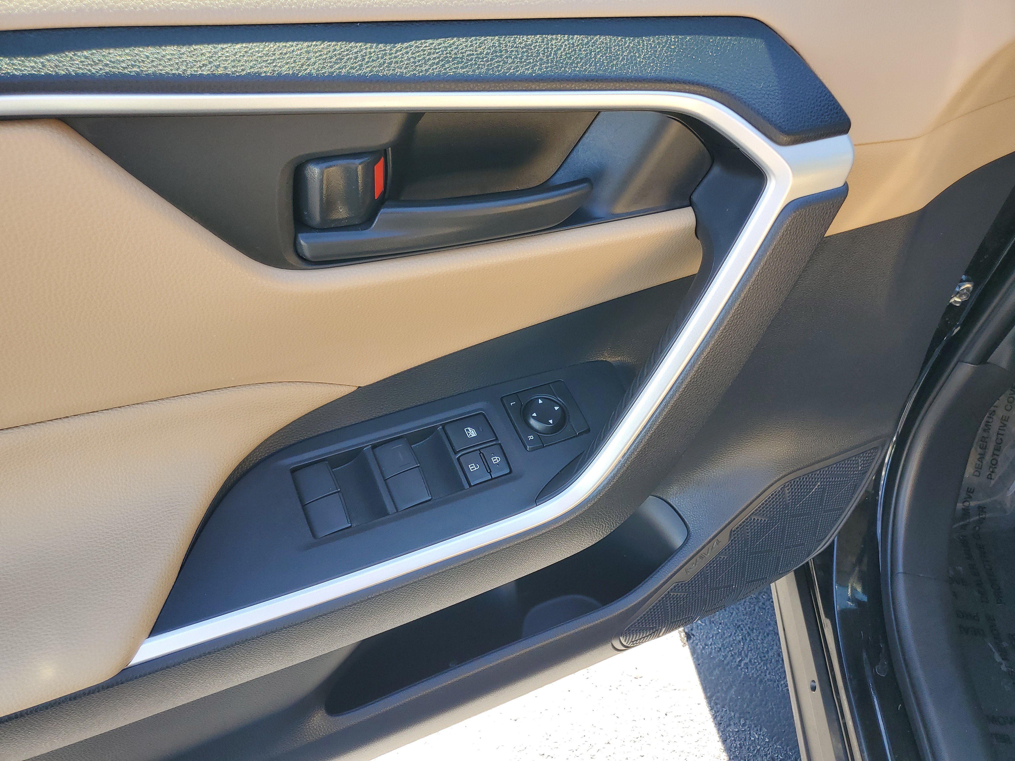 Certified 2025 Toyota RAV4 LE AWD/4WD image 22