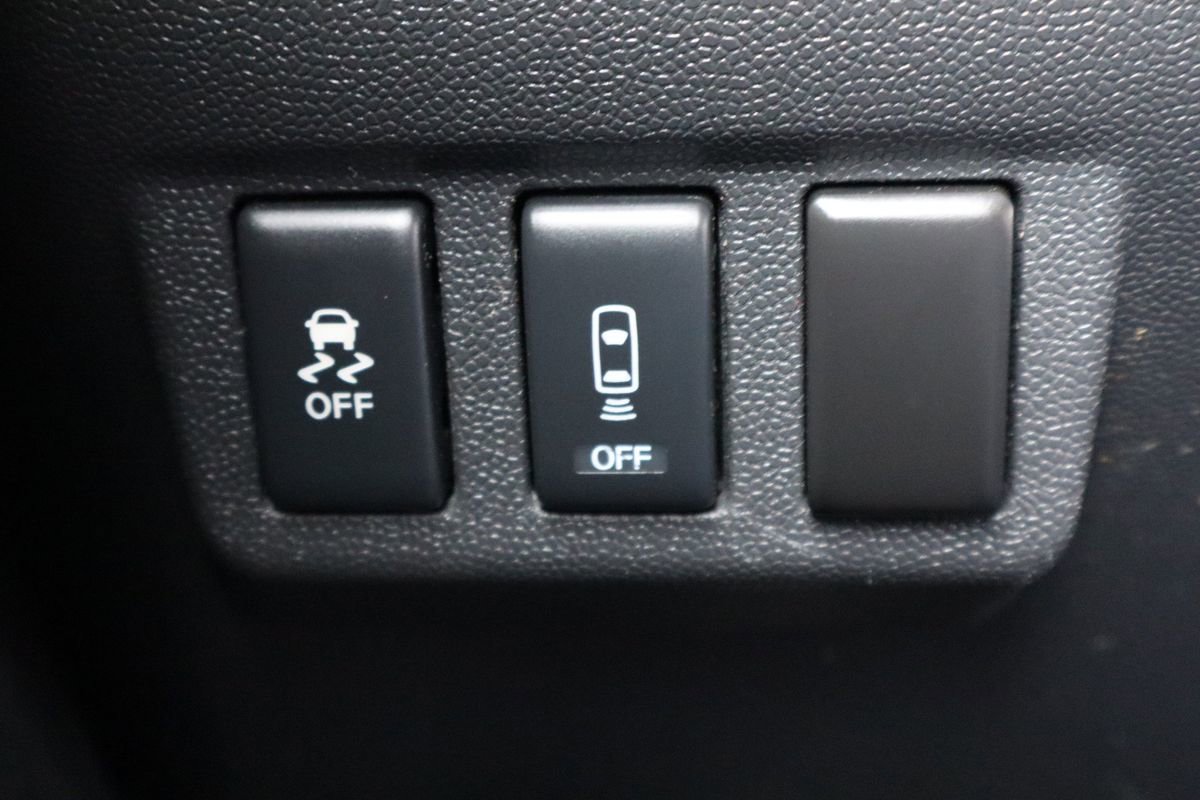 Used 2013 Nissan Titan SV w/ SV Value Truck Pkg image 28