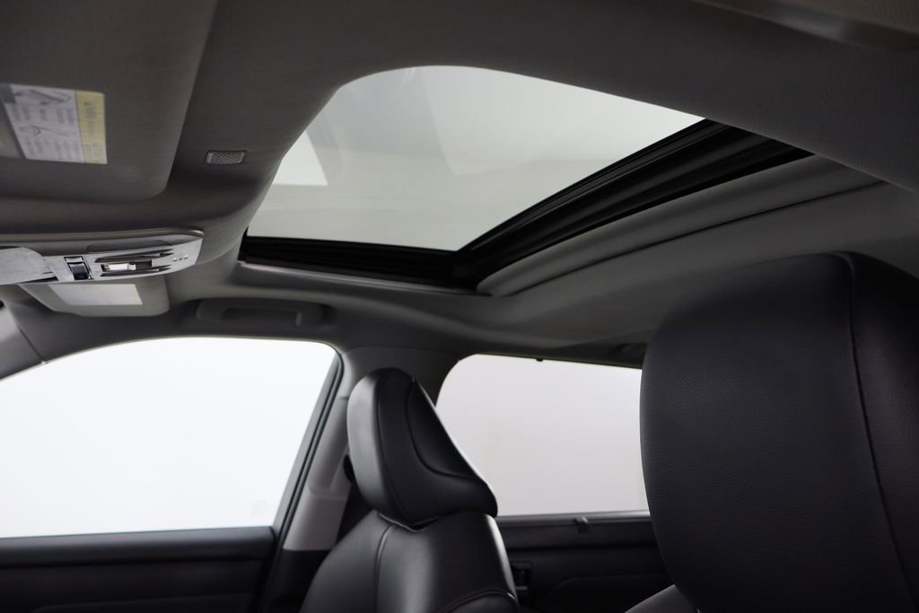 Used 2021 Toyota Highlander XLE image 23