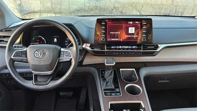 Used 2021 Toyota Sienna XLE image 13