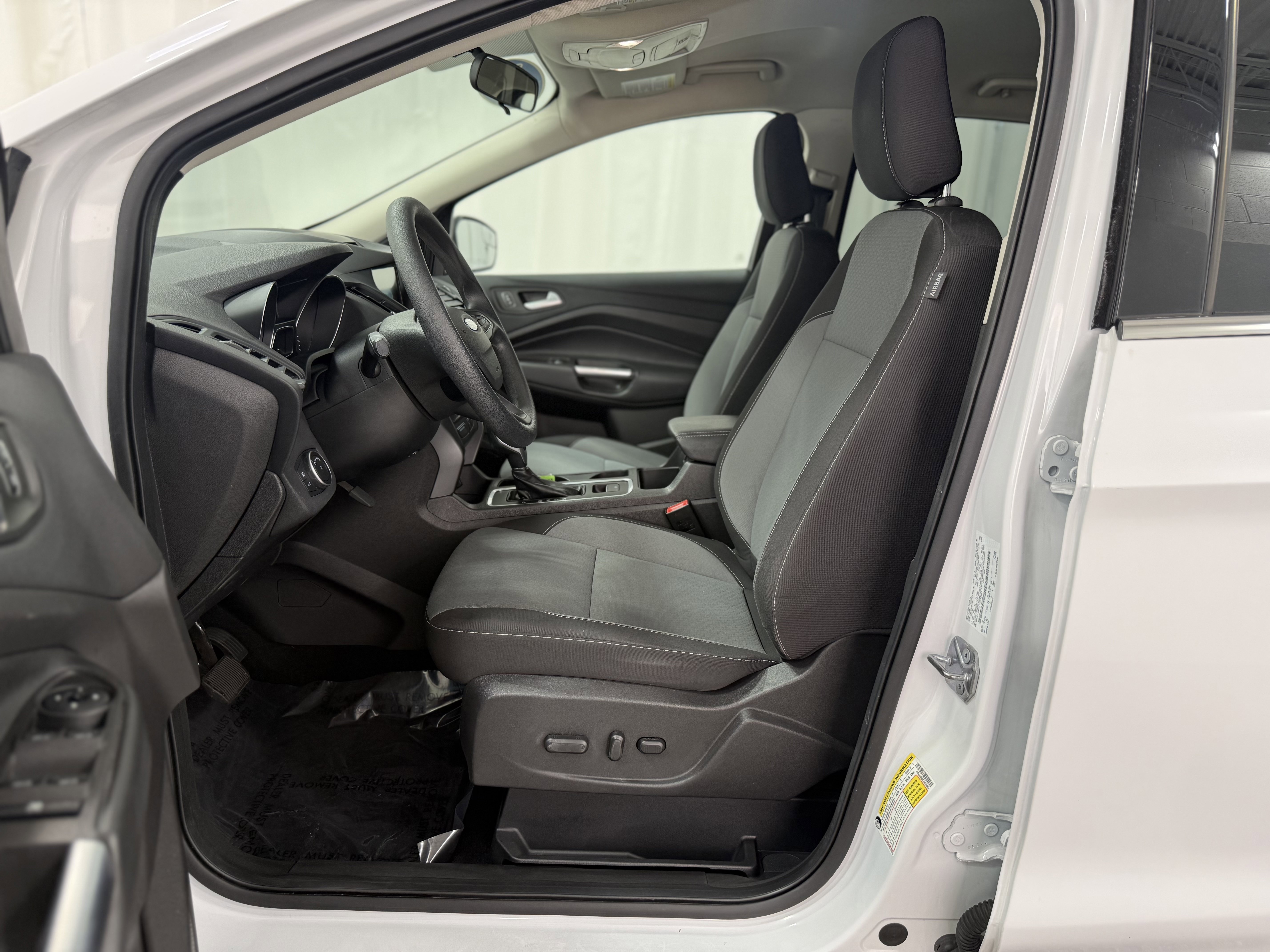 Used 2018 Ford Escape SE w/ SE Sync 3 Package image 14