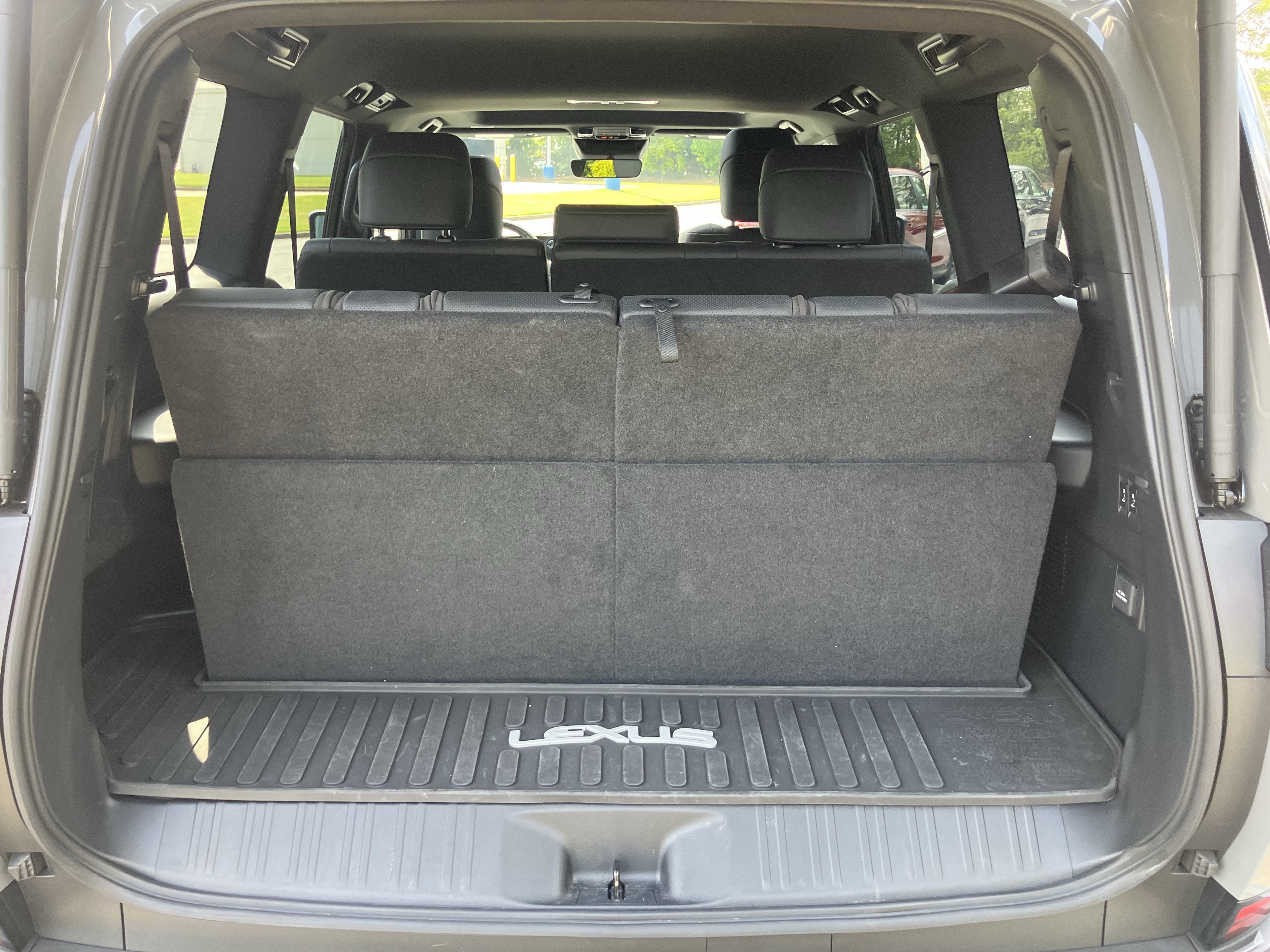 Used 2025 Lexus GX 550 w/ Accessory Package (2T) AWD/4WD image 38