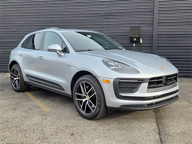 Used 2025 Porsche Macan image 9