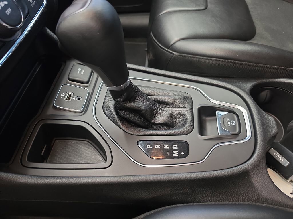 Used 2020 Jeep Cherokee Latitude Plus FWD image 29