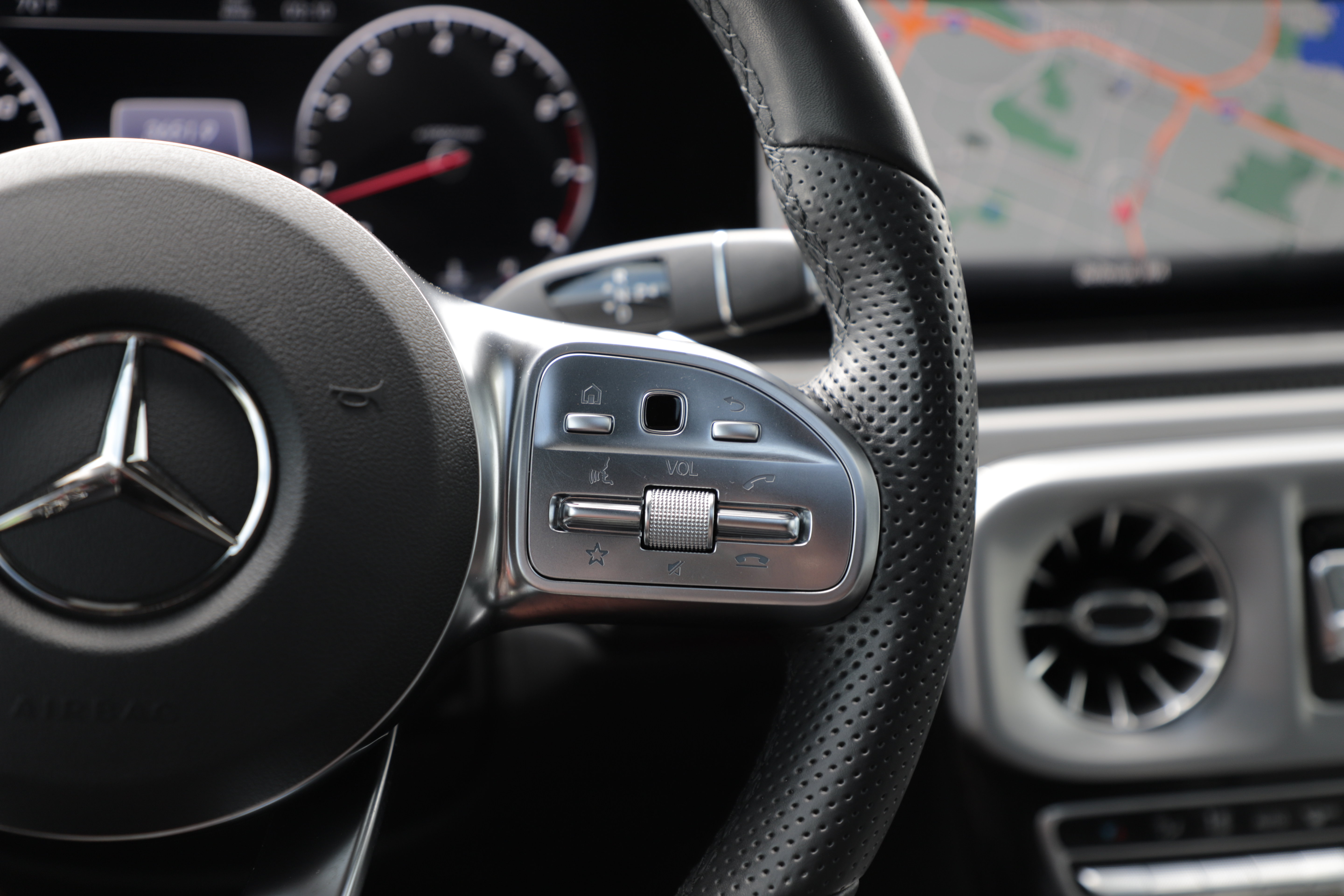 Used 2024 Mercedes-Benz G 550 image 27