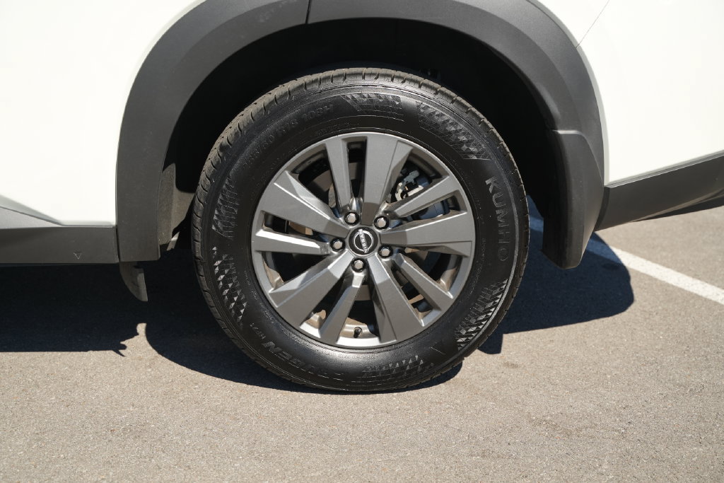 Used 2024 Nissan Pathfinder SV AWD/4WD image 45