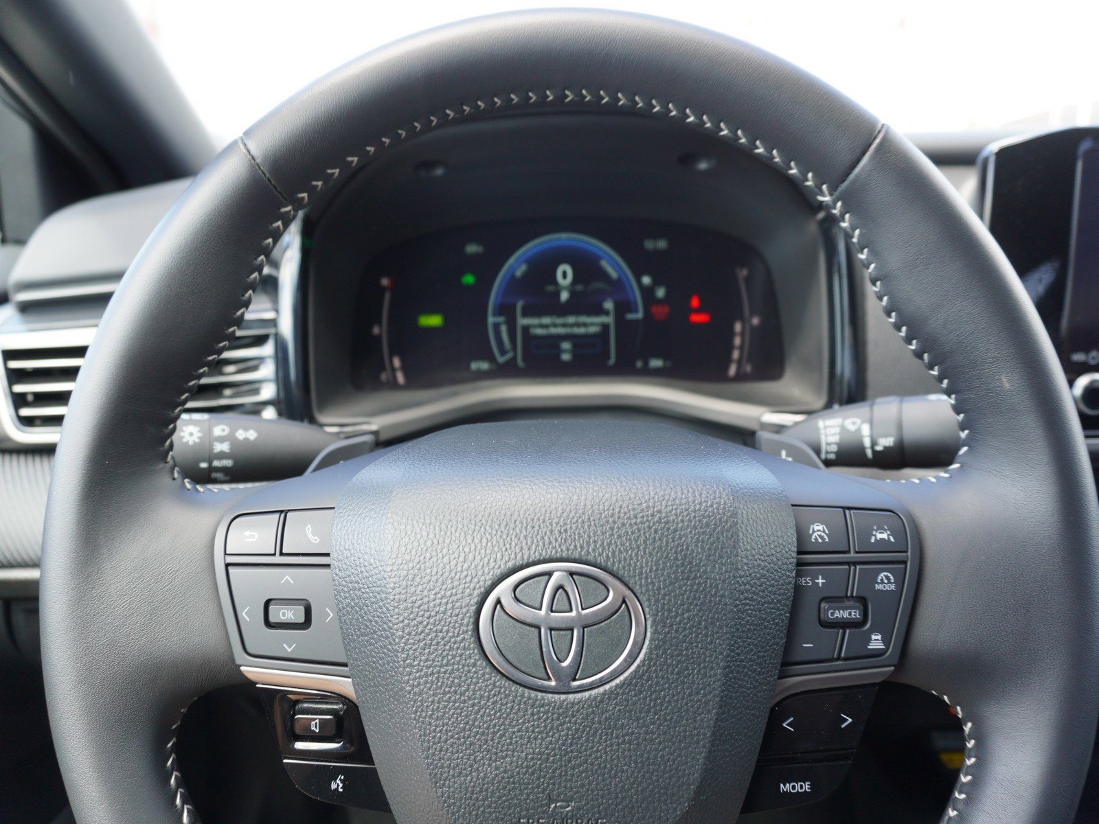 Used 2025 Toyota Camry SE w/ Convenience Package FWD image 22