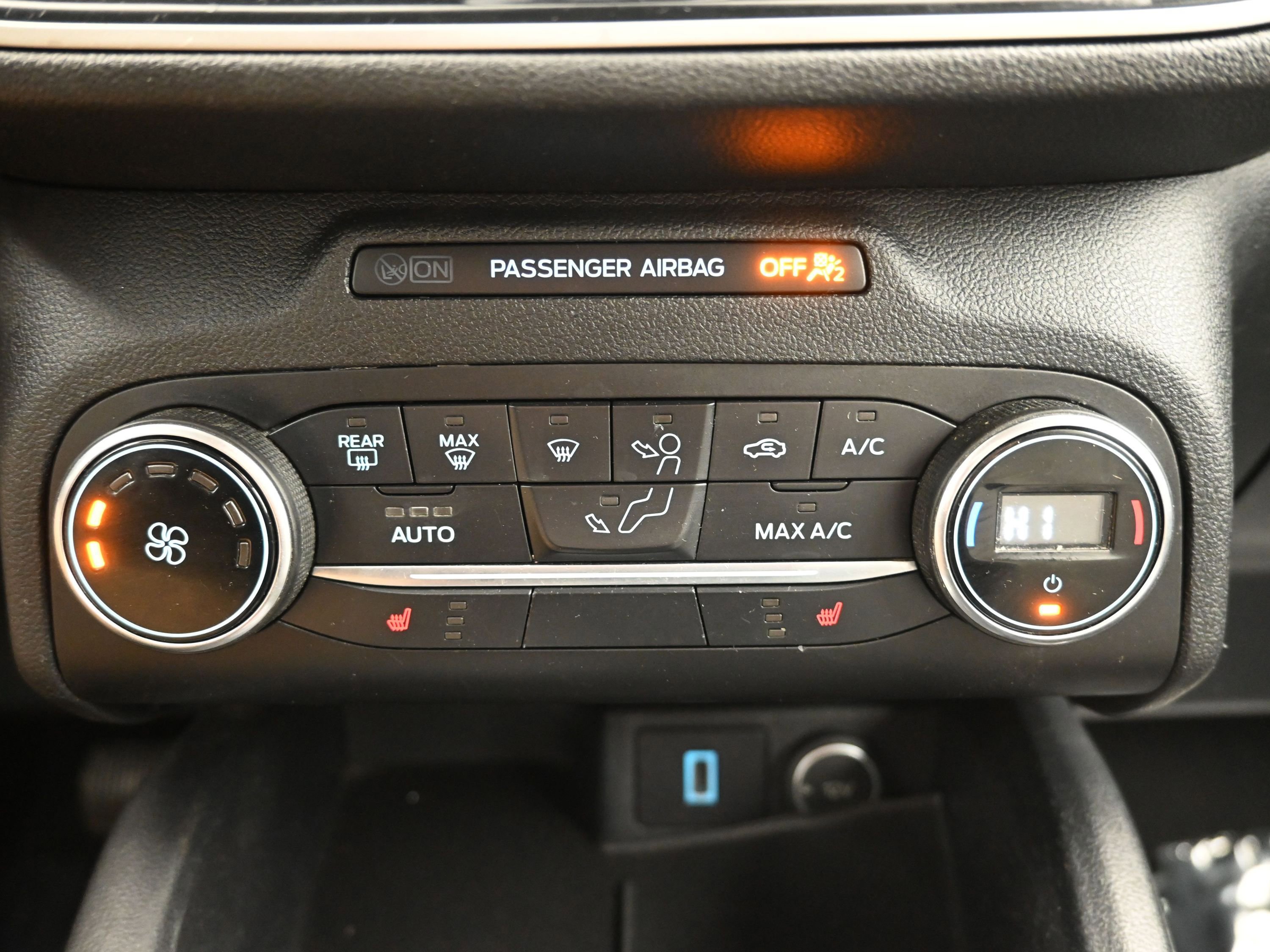 Used 2020 Ford Escape SE image 18