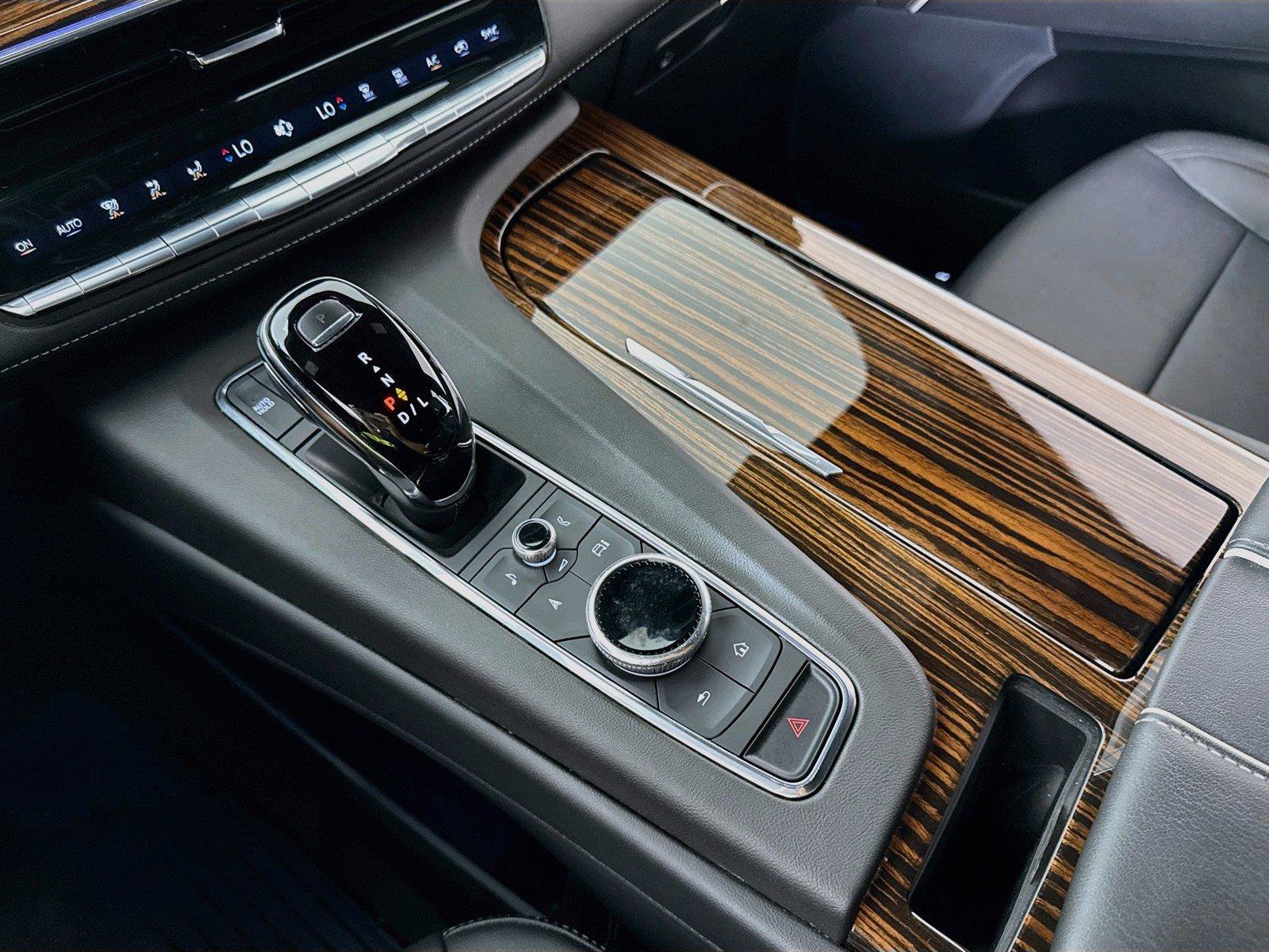 Used 2022 Cadillac Escalade Luxury AWD/4WD image 19
