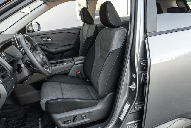 Used 2023 Nissan Rogue SV image 12