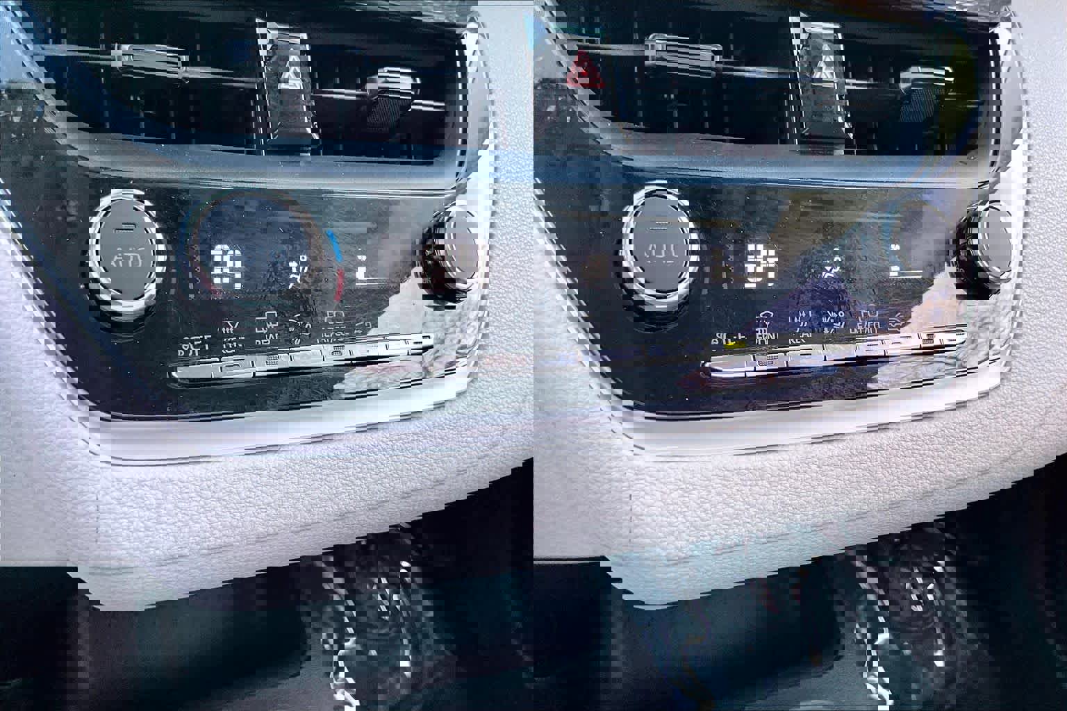 Used 2024 Toyota Corolla LE image 32