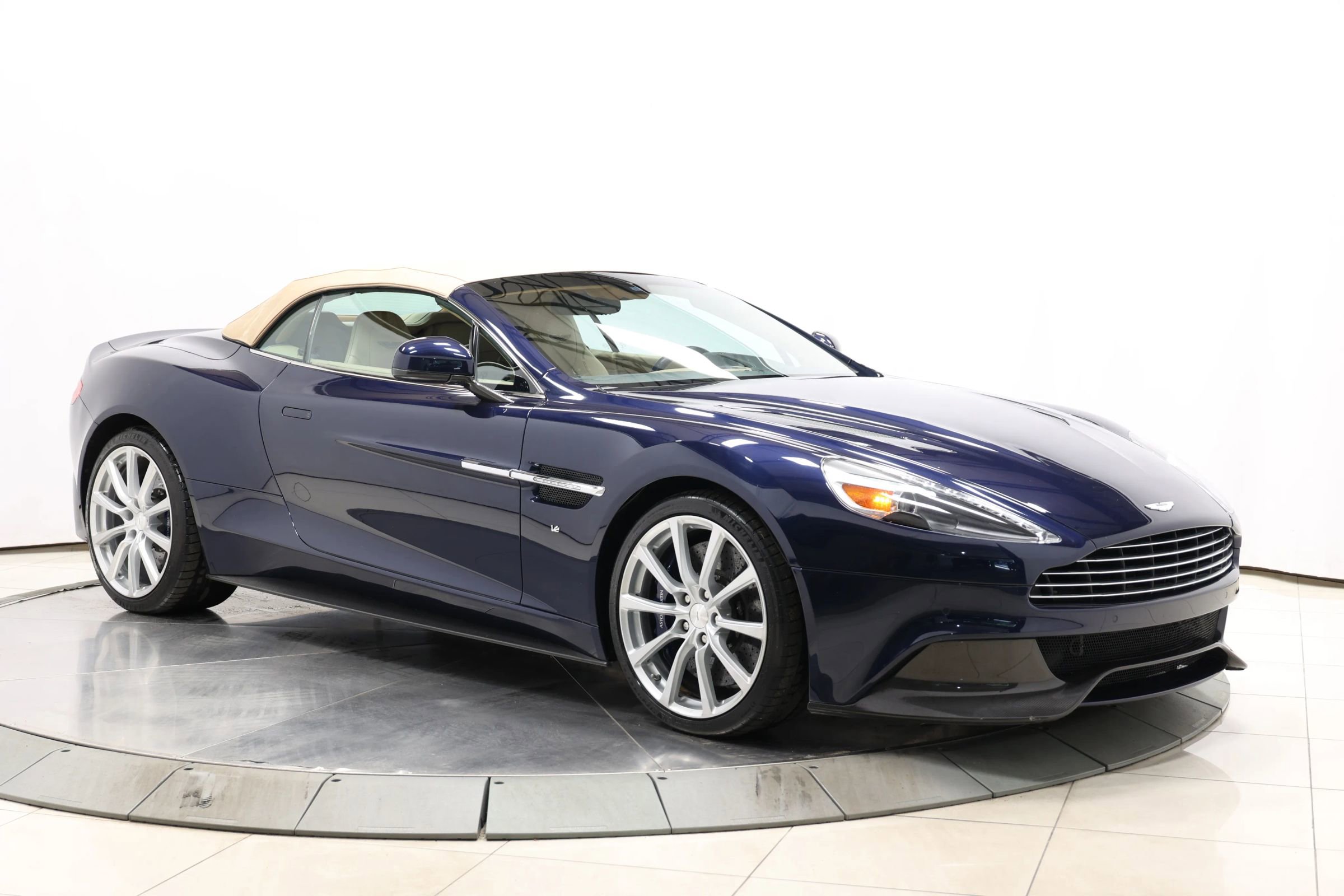 Used 2016 Aston Martin Vanquish Volante image 76