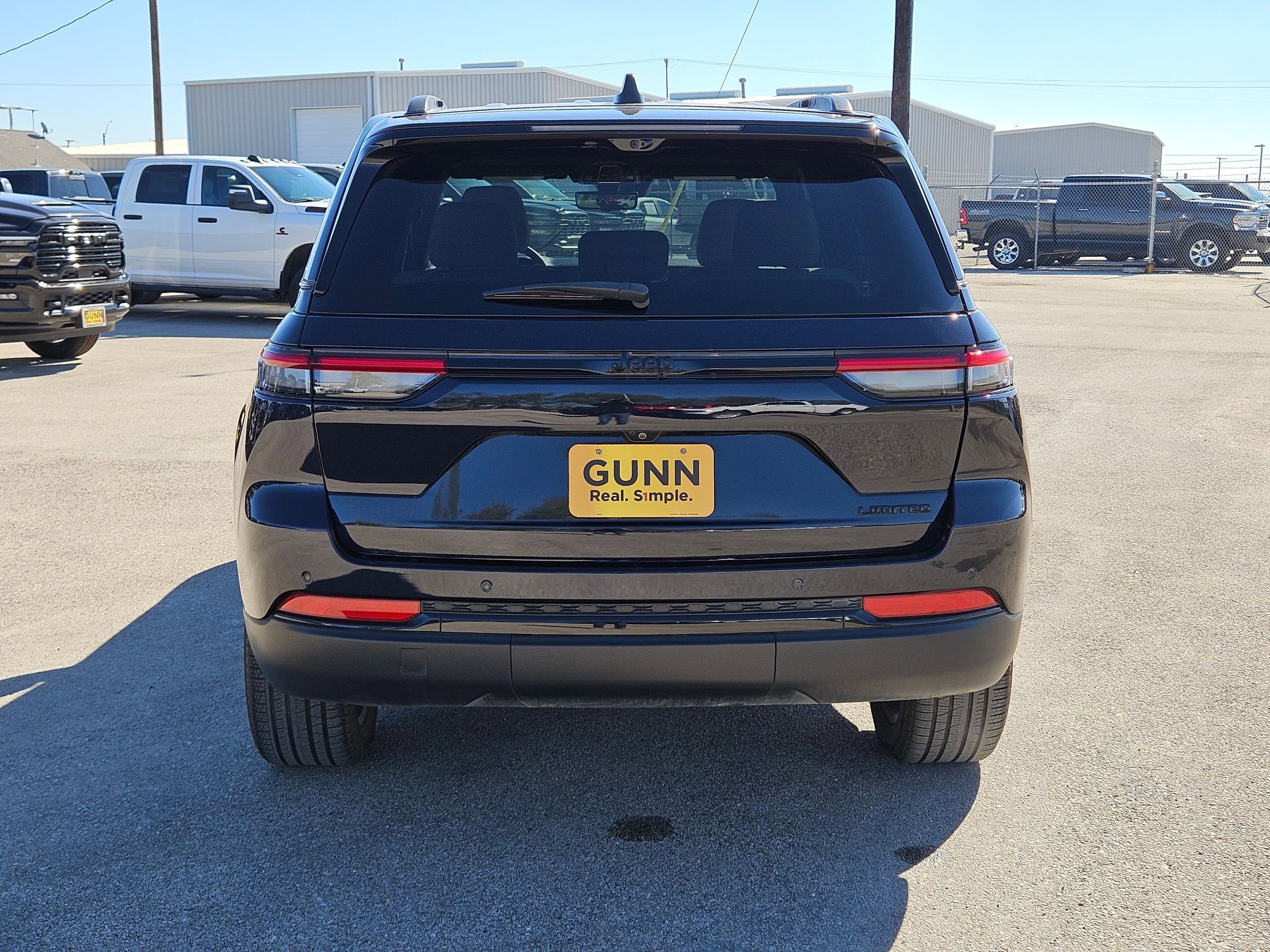 Certified 2024 Jeep Grand Cherokee Limited w/ Luxury Tech Group II image 4