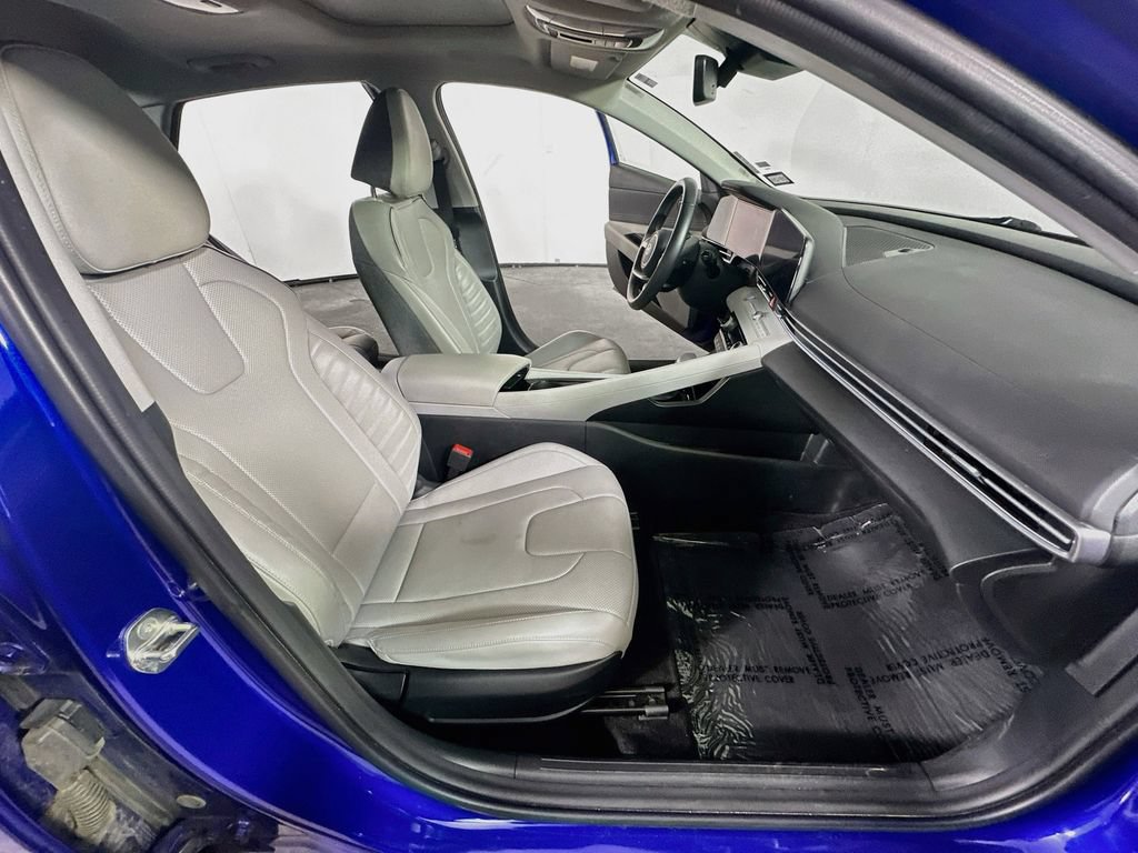 Used 2024 Hyundai Elantra Limited FWD image 14