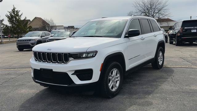 Used 2023 Jeep Grand Cherokee Laredo w/ Luxury Tech Group I AWD/4WD image 4