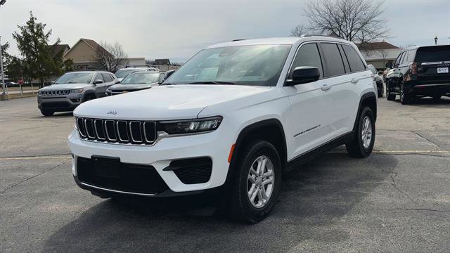 Used 2023 Jeep Grand Cherokee Laredo w/ Luxury Tech Group I AWD/4WD image 4