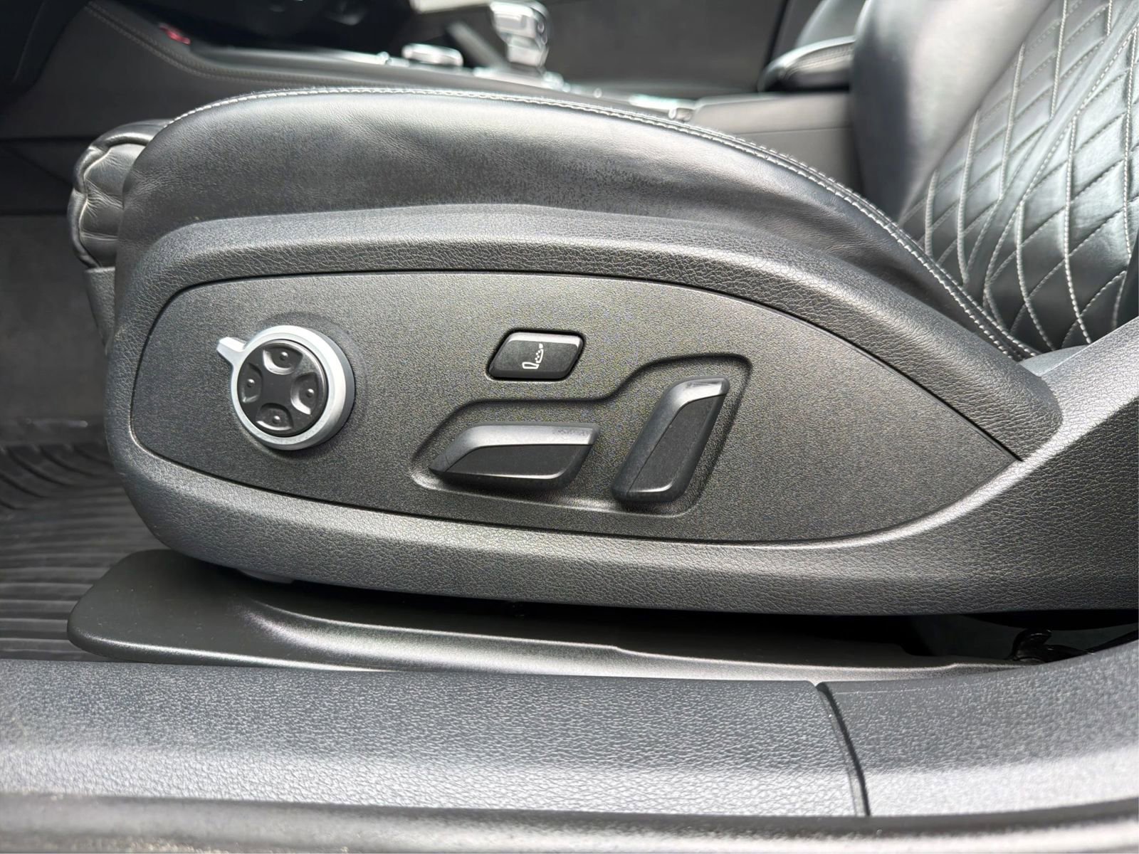 Used 2019 Audi S4 Prestige w/ Prestige Package image 19