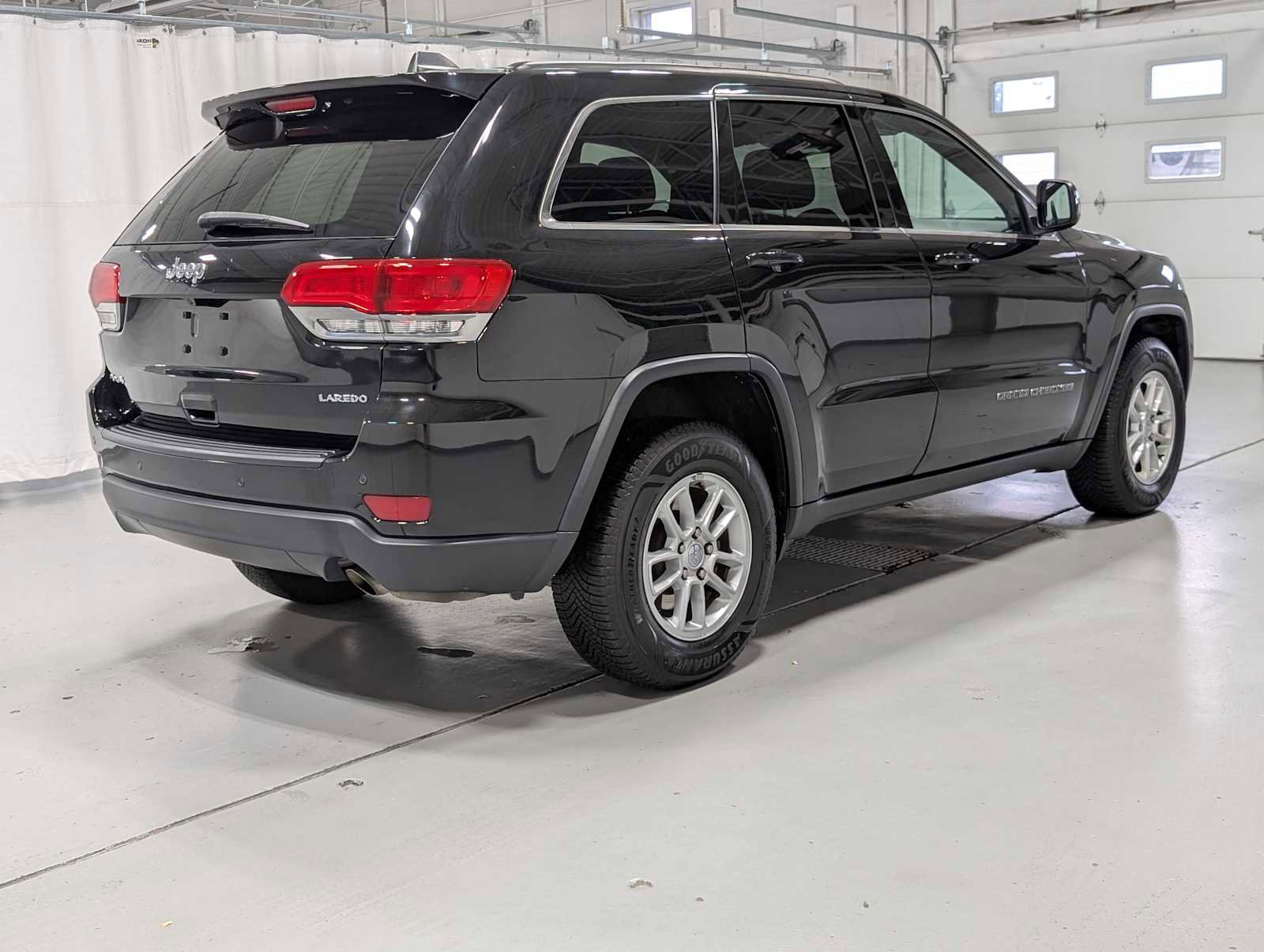 Used 2019 Jeep Grand Cherokee Laredo image 7