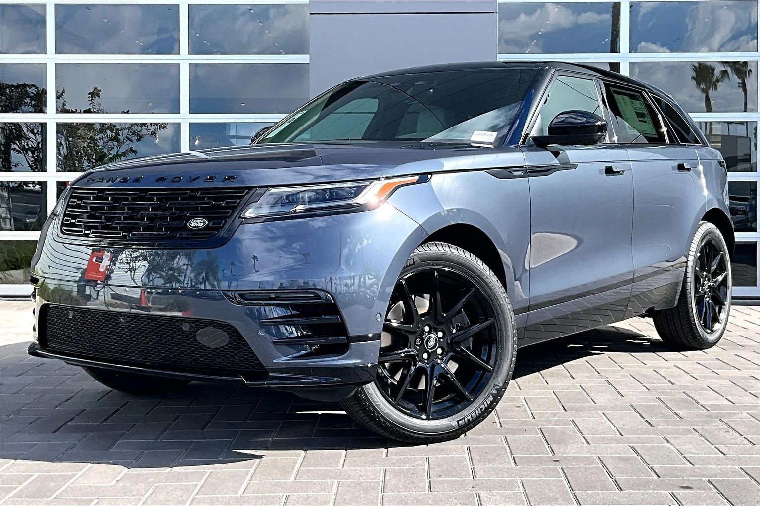 New 2026 Land Rover Range Rover Velar Dynamic SE image 1