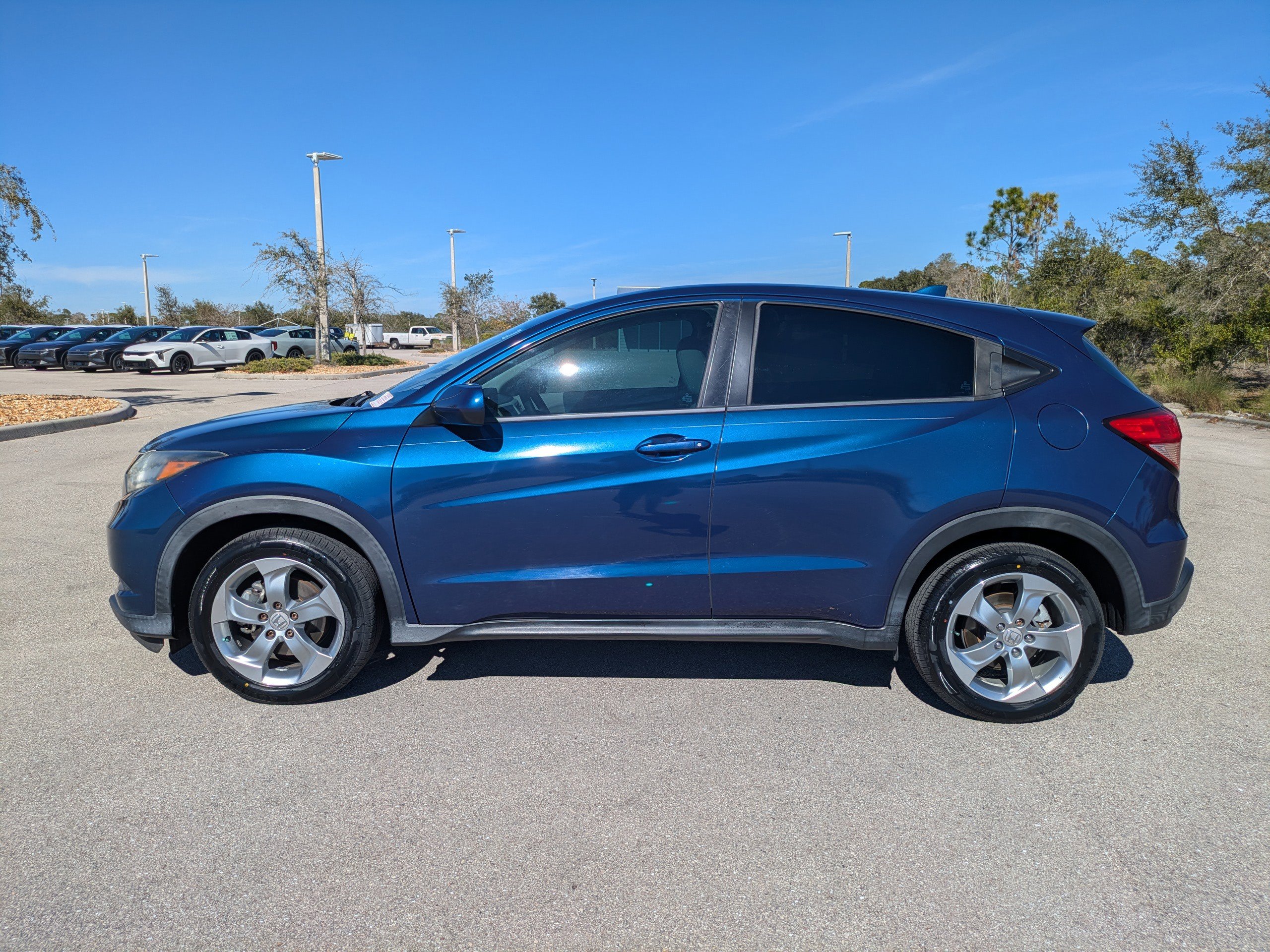 Used 2017 Honda HR-V LX image 3